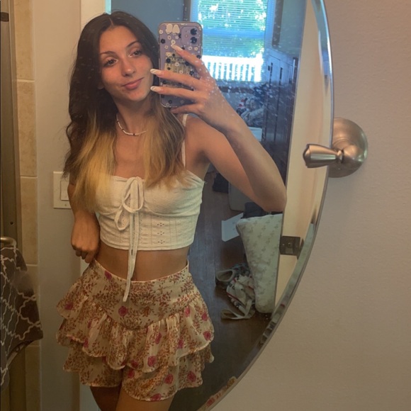 Meet your Posher, Alyssa - Picture 8 of 10